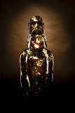 Moai Deep Red Gold Peggy-Lee Mensen