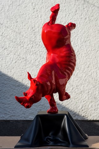 Rhino danseur Red Gloss Big  de Wttrwulghe Xavier